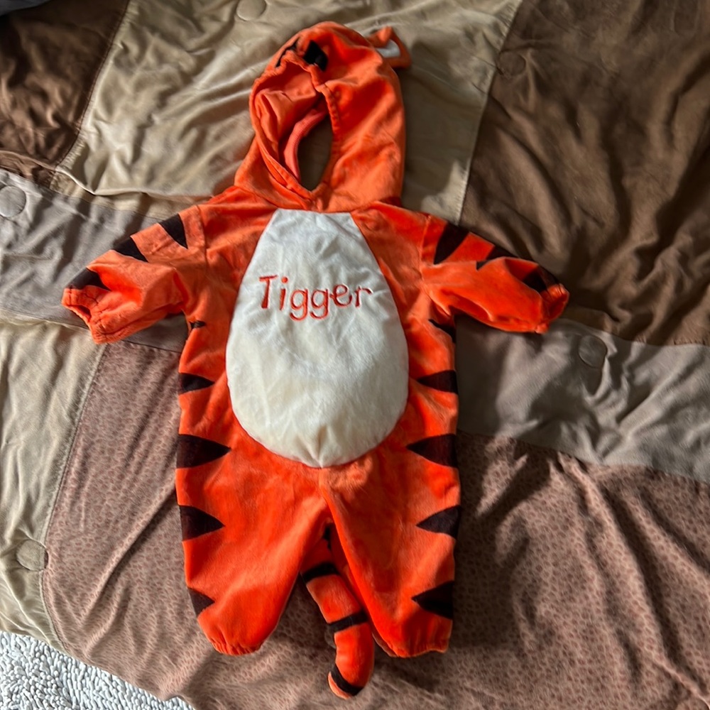 Tigger costume Disney 0-3 months baby costume great condition cute